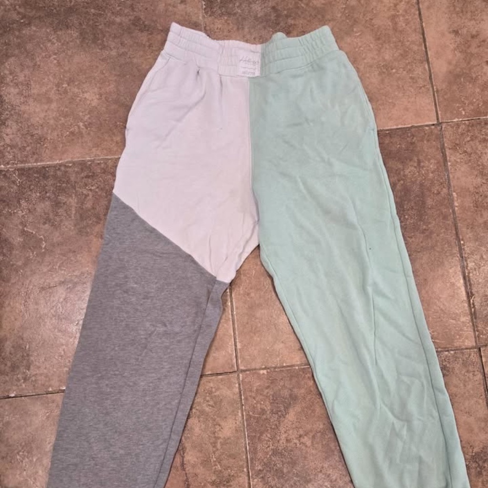 Hollister Colorblock Joggers – Size S